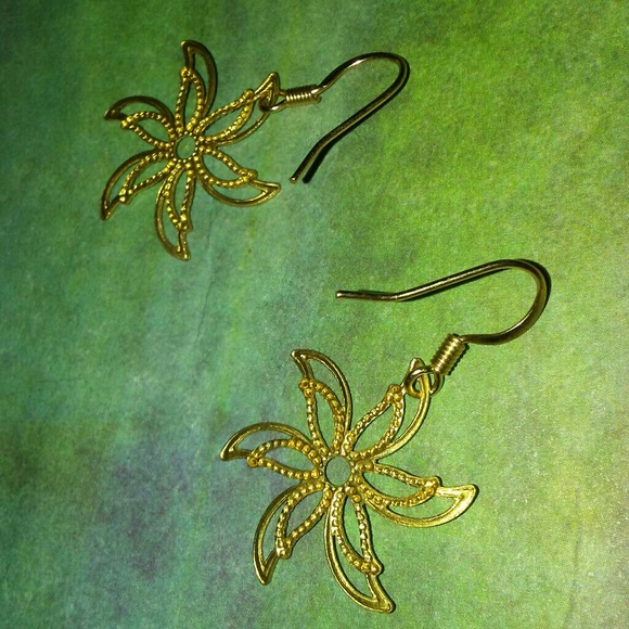 Pinwheel Flower Filigree Lace Handmade Earrings Vintage Repro Raw Brass Charms - Picture 3 of 3